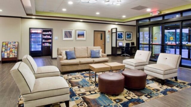 Holiday Inn Express & Suites