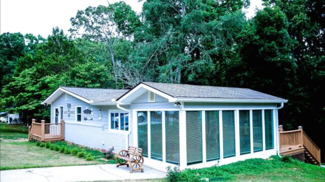 Memorial – Lakefront House with Party Dock