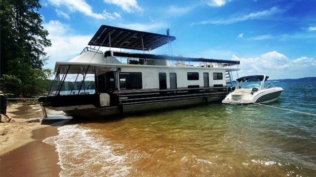 Mt. Plattmore – Houseboat on Lanier