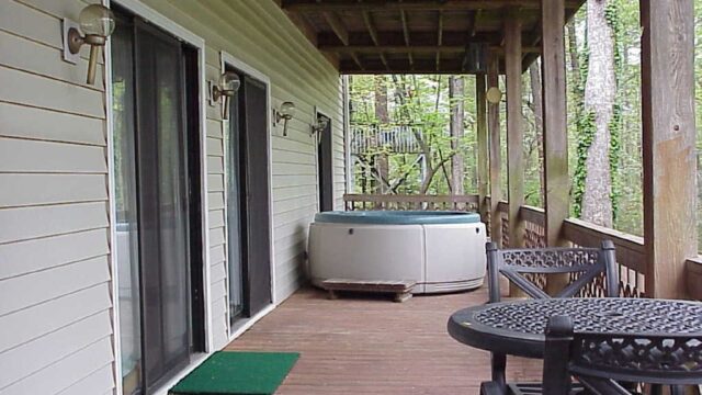 It’s 5 O’clock Here – “Where Fun and Luxury Mingle” Hot Tub, Tiki Bar, Quiet Cove on the water