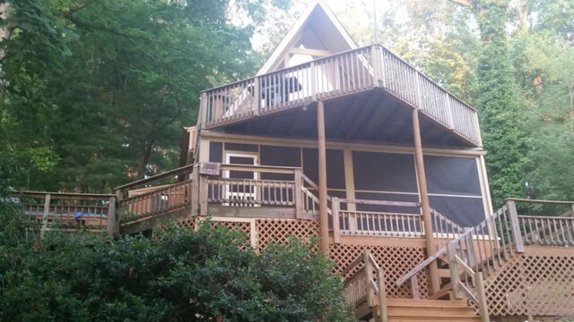 Cabin on Lanier, with 32 x 32 dock and Deep Water, Family friendly